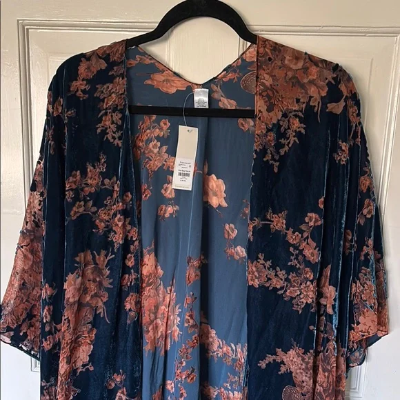 NWT Francesca’s Floral Kimono Cardigan - Picture 5 of 5